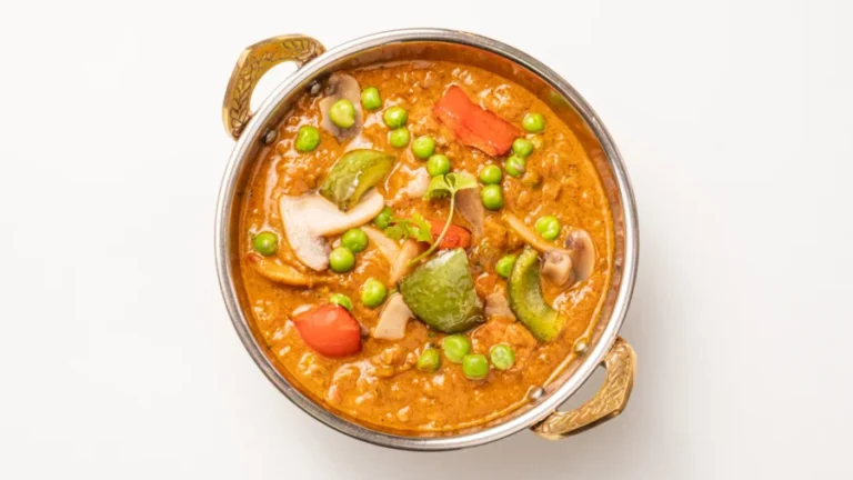 IFB Dhaba kjúklingur borinn fram hjá Indian Food Box á Íslandi